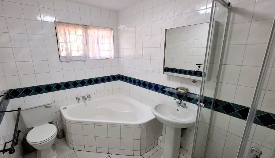 2 Bedroom Property for Sale in Sunninghill Gauteng