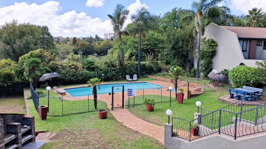 2 Bedroom Property for Sale in Sunninghill Gauteng