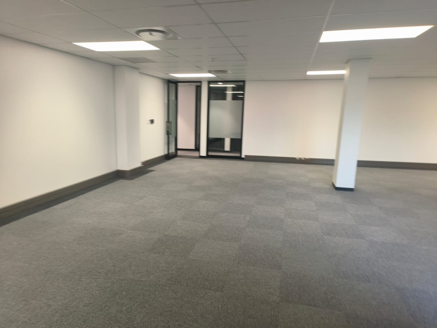 To Let Commercial Property for Rent in Die Hoewes Gauteng