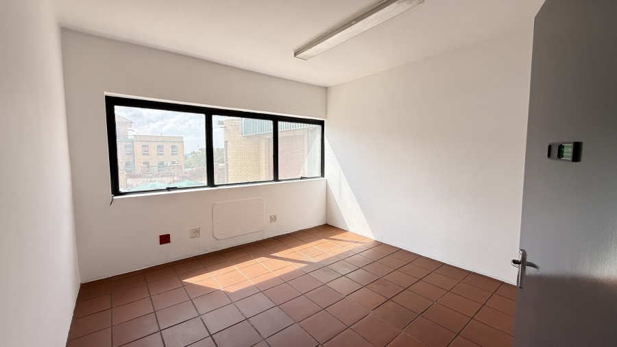 To Let Commercial Property for Rent in Rooihuiskraal Gauteng