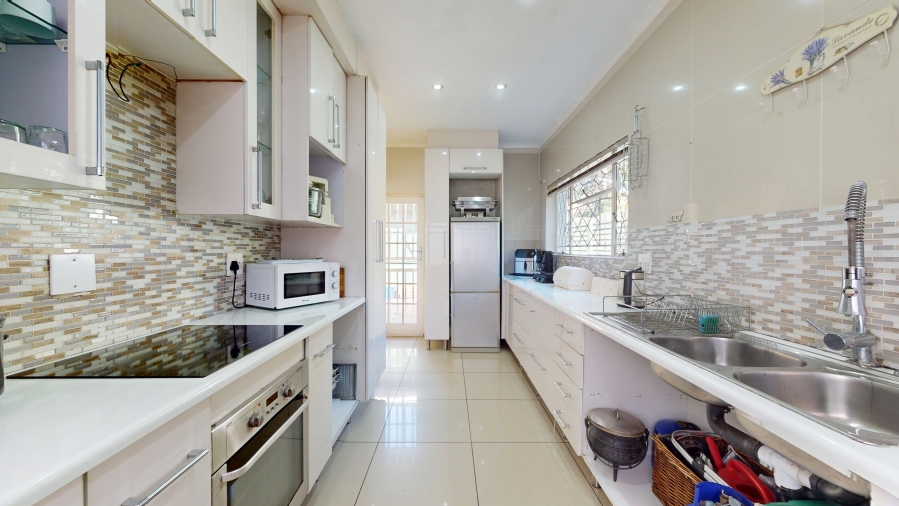 5 Bedroom Property for Sale in Denlee Gauteng