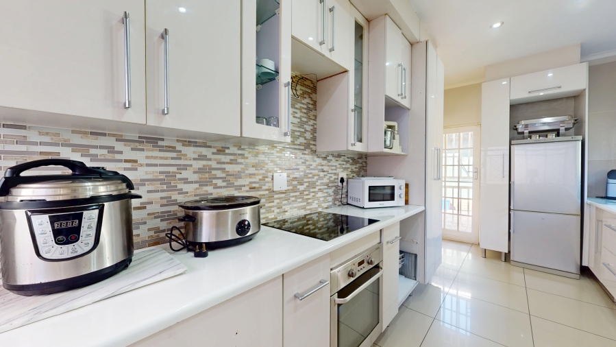 5 Bedroom Property for Sale in Denlee Gauteng