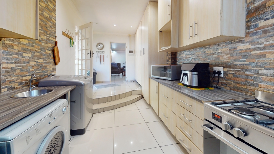 5 Bedroom Property for Sale in Denlee Gauteng