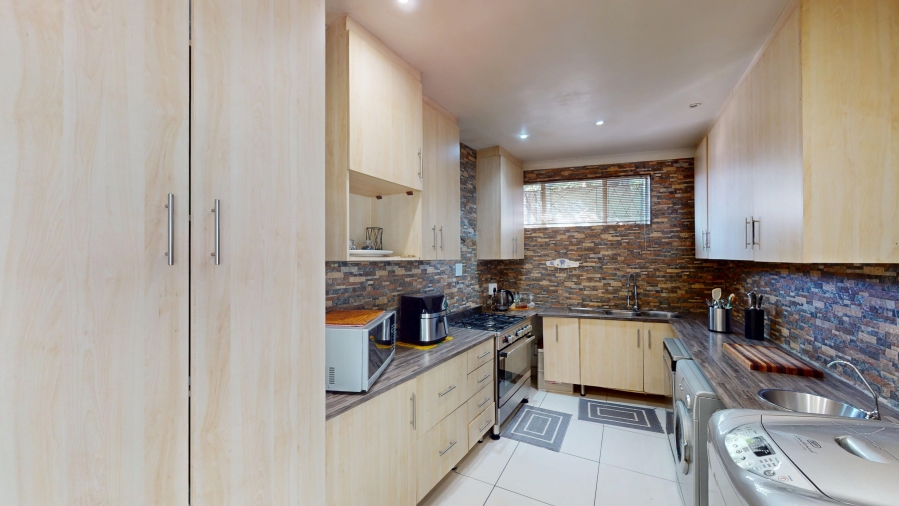 5 Bedroom Property for Sale in Denlee Gauteng