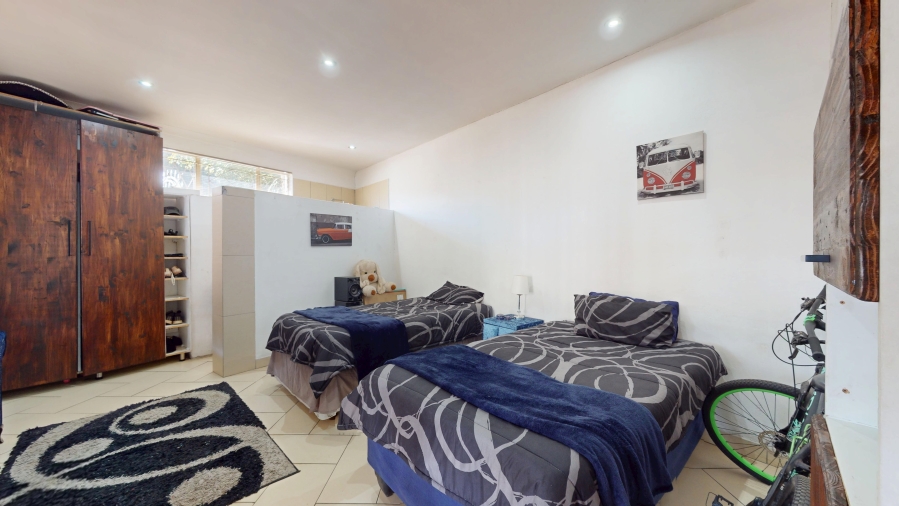 5 Bedroom Property for Sale in Denlee Gauteng