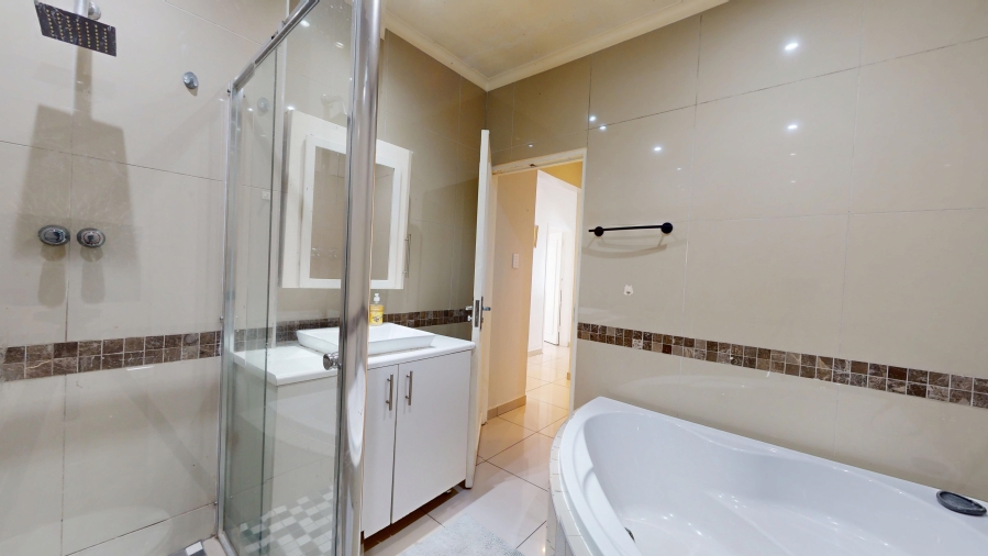 5 Bedroom Property for Sale in Denlee Gauteng