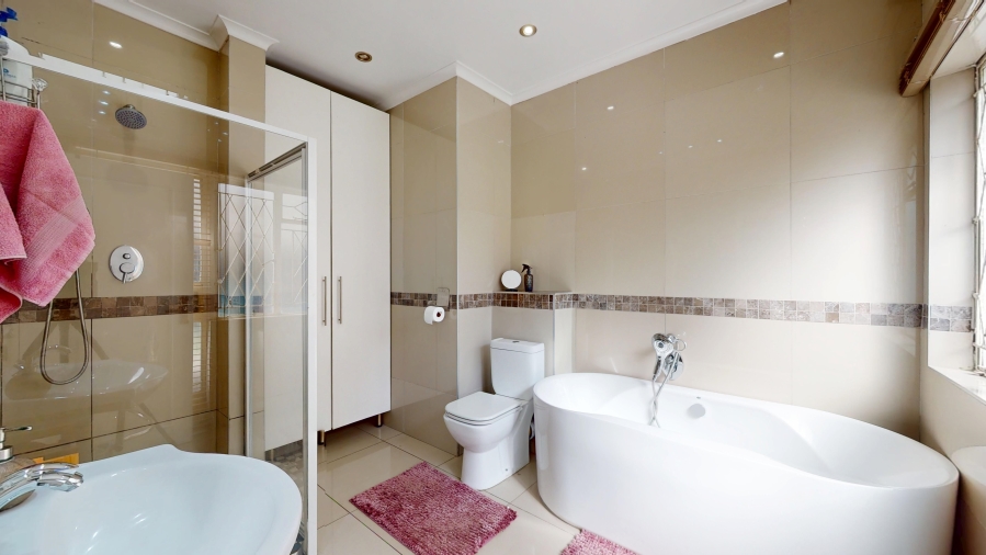 5 Bedroom Property for Sale in Denlee Gauteng