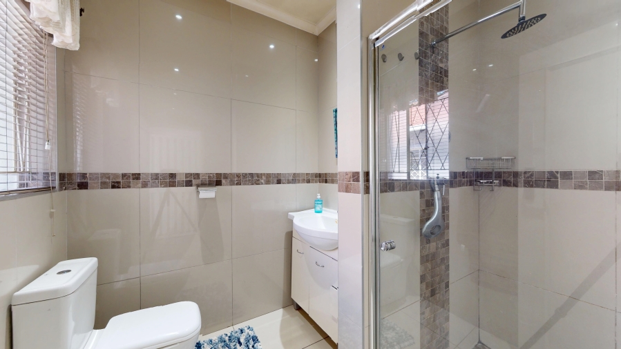 5 Bedroom Property for Sale in Denlee Gauteng