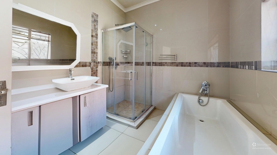 5 Bedroom Property for Sale in Denlee Gauteng