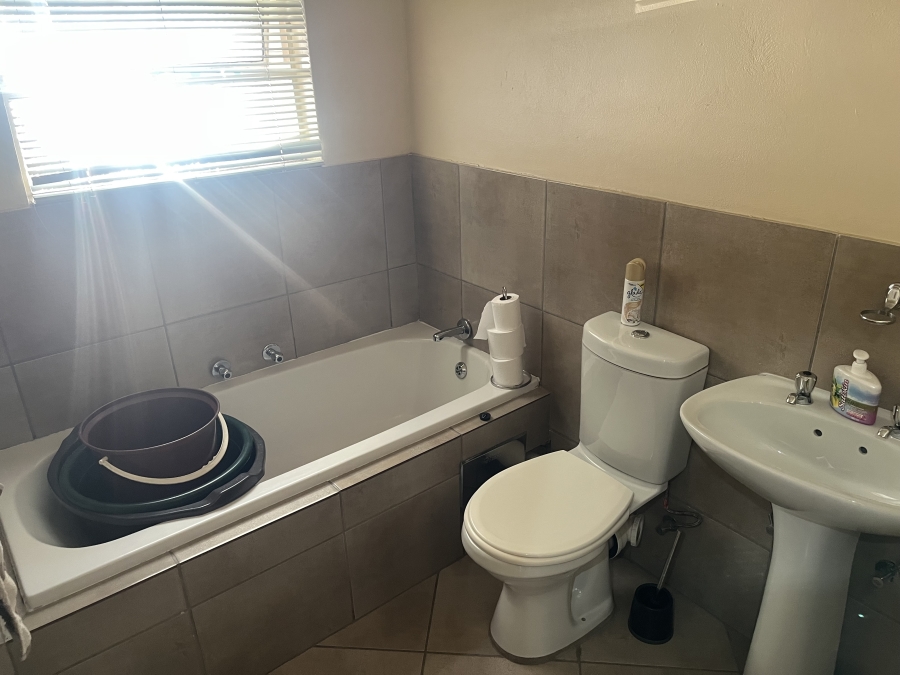 2 Bedroom Property for Sale in Albertsdal Gauteng