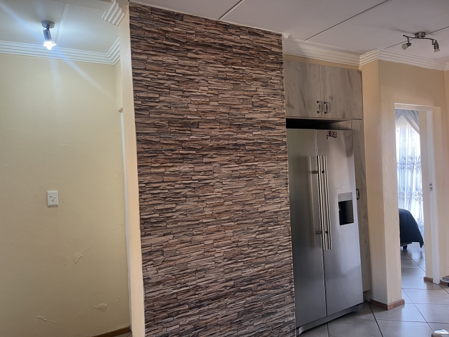 2 Bedroom Property for Sale in Albertsdal Gauteng