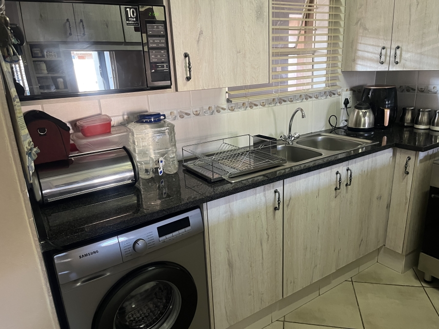 2 Bedroom Property for Sale in Albertsdal Gauteng