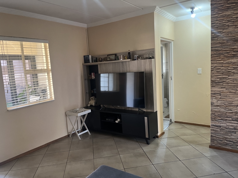 2 Bedroom Property for Sale in Albertsdal Gauteng