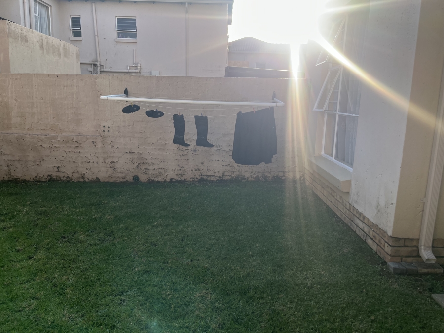 2 Bedroom Property for Sale in Albertsdal Gauteng