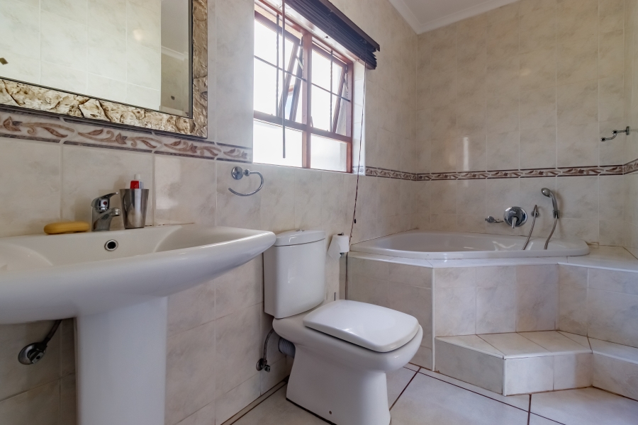 5 Bedroom Property for Sale in Midstream Estate Gauteng