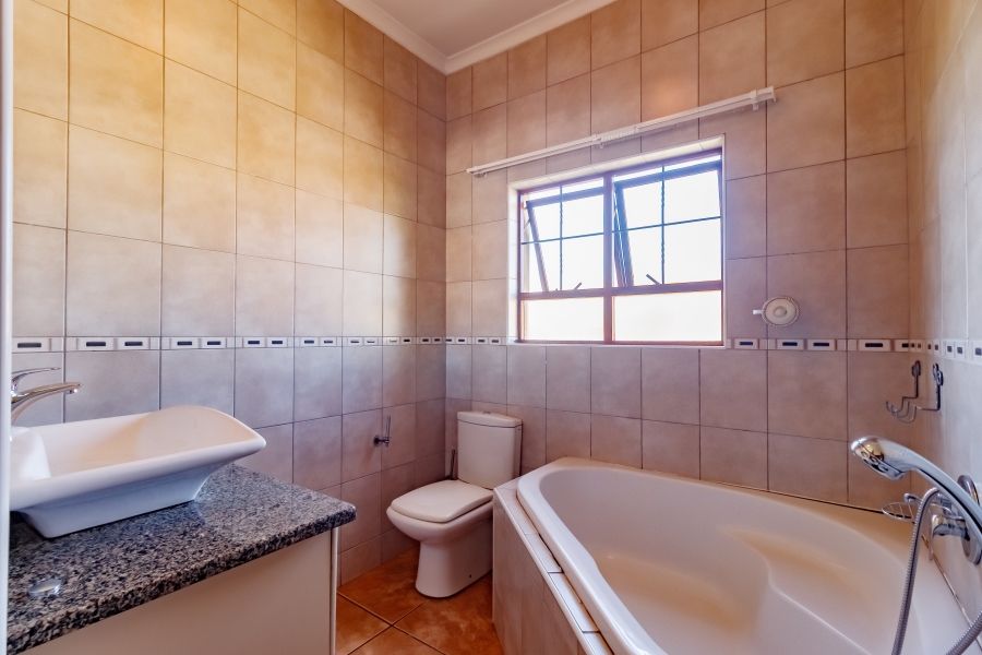 5 Bedroom Property for Sale in Midstream Estate Gauteng