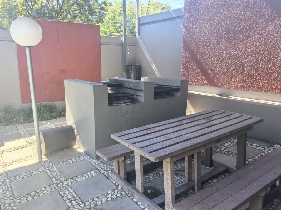 2 Bedroom Property for Sale in Sunninghill Gauteng