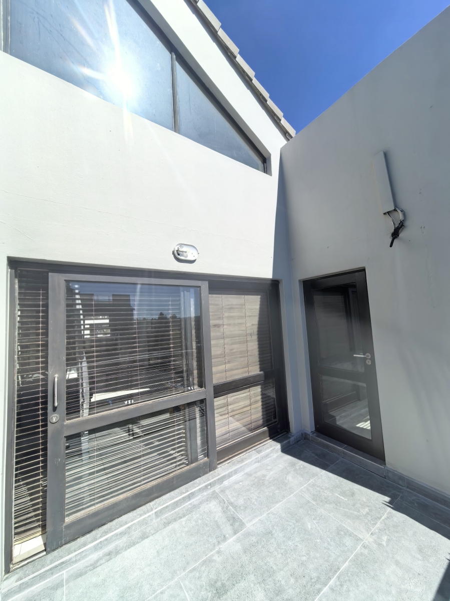 2 Bedroom Property for Sale in Sunninghill Gauteng