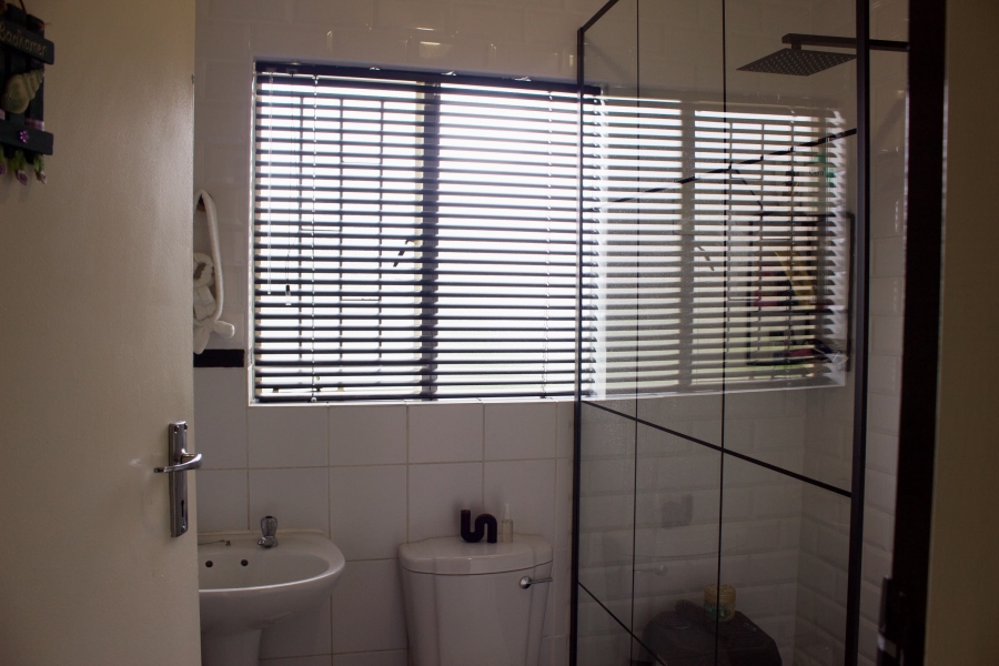 3 Bedroom Property for Sale in Rhodesfield Gauteng
