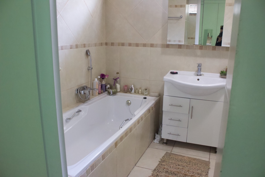 3 Bedroom Property for Sale in Rhodesfield Gauteng