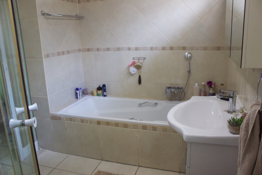 3 Bedroom Property for Sale in Rhodesfield Gauteng