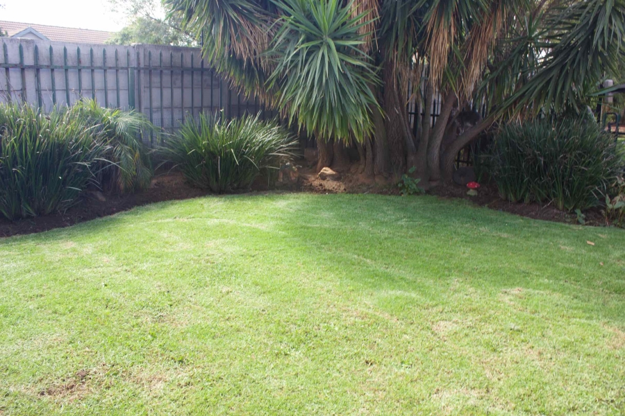 3 Bedroom Property for Sale in Rhodesfield Gauteng
