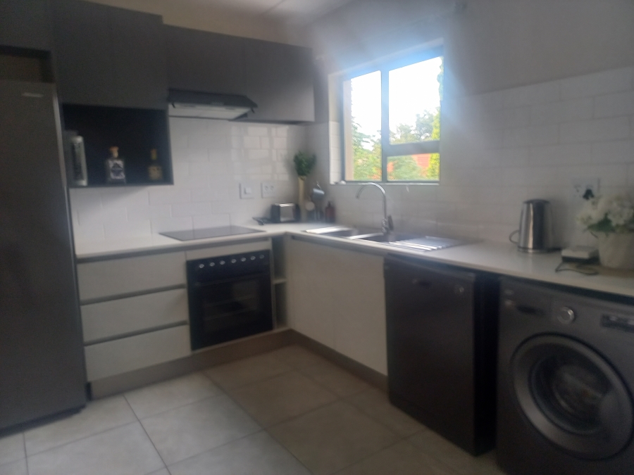 2 Bedroom Property for Sale in Raslouw Gauteng