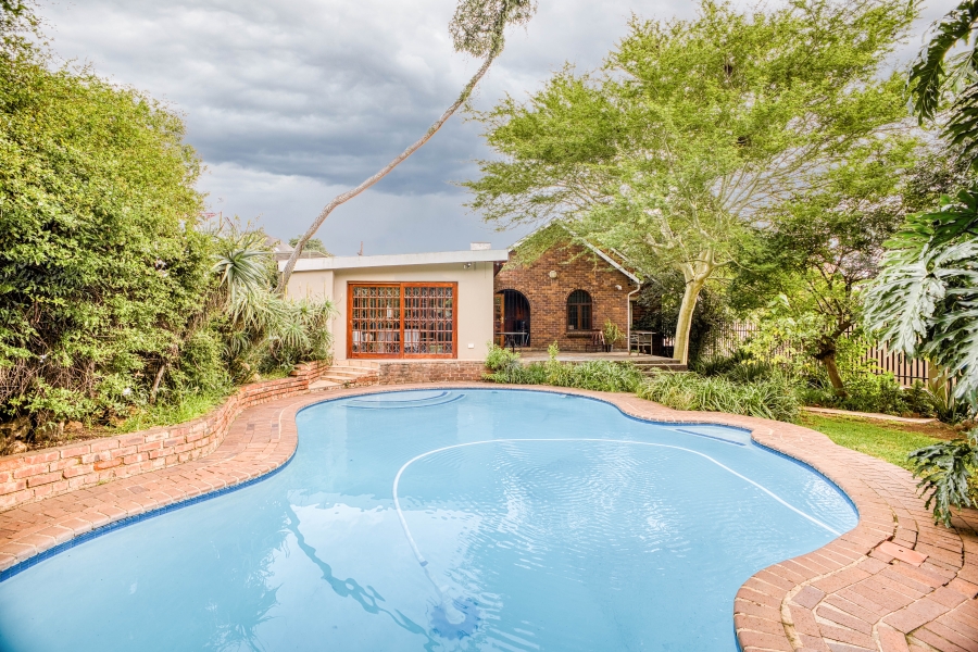 5 Bedroom Property for Sale in Linden Gauteng