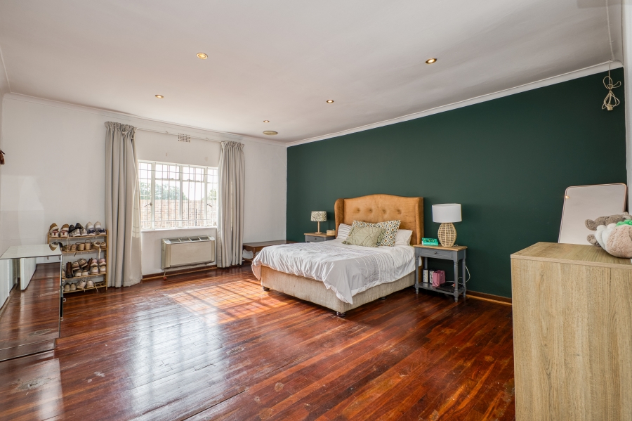 5 Bedroom Property for Sale in Linden Gauteng