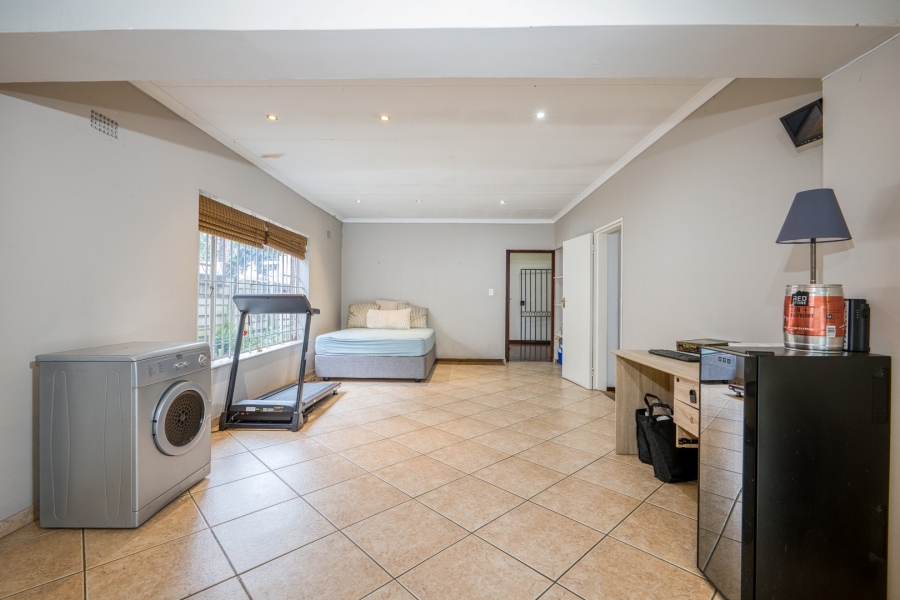5 Bedroom Property for Sale in Linden Gauteng