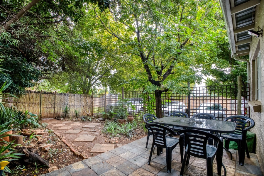 5 Bedroom Property for Sale in Linden Gauteng