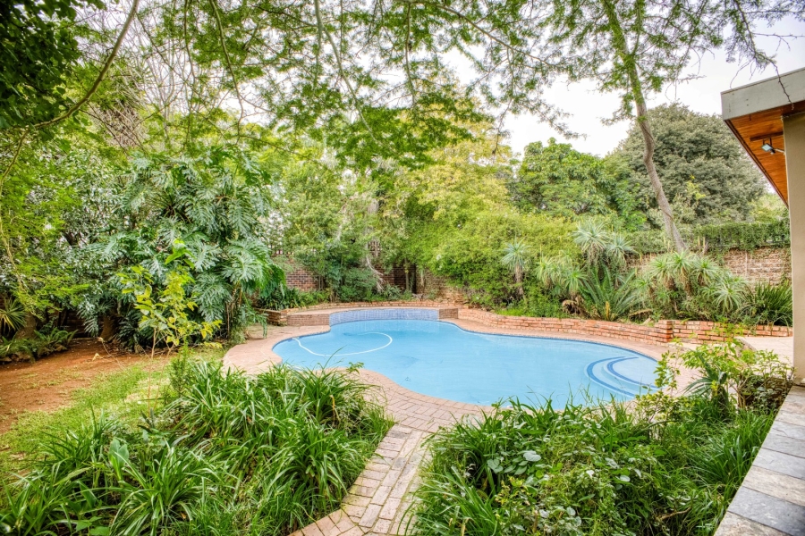 5 Bedroom Property for Sale in Linden Gauteng