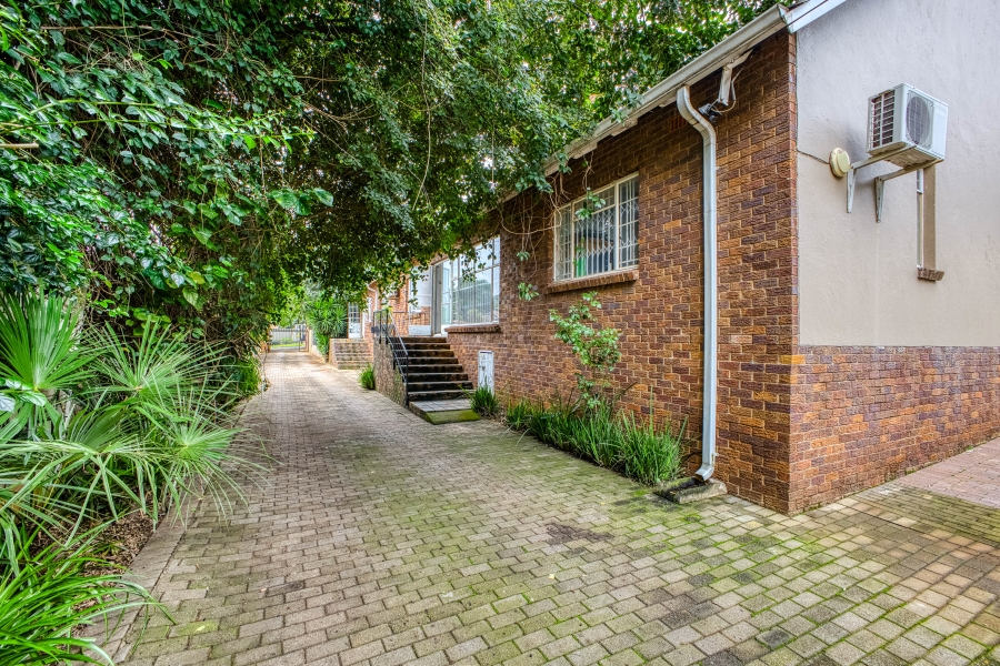 5 Bedroom Property for Sale in Linden Gauteng