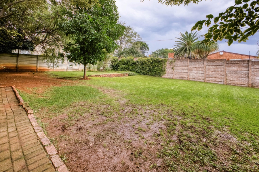 5 Bedroom Property for Sale in Linden Gauteng