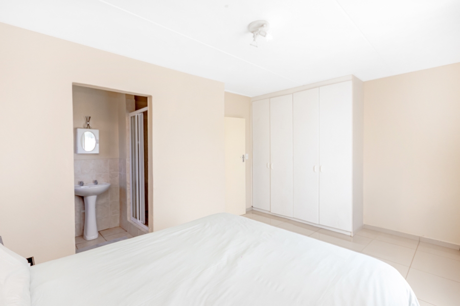 2 Bedroom Property for Sale in Carlswald Gauteng