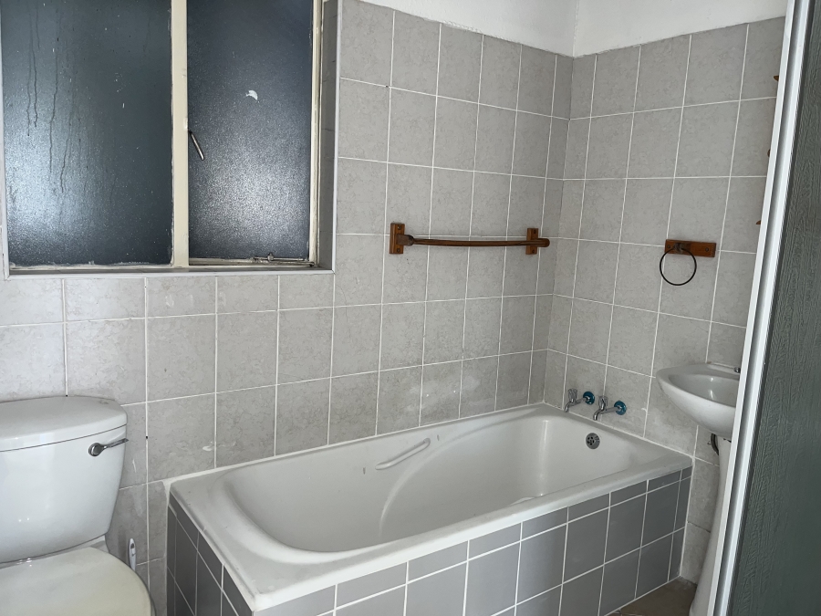2 Bedroom Property for Sale in Edenvale Central Gauteng