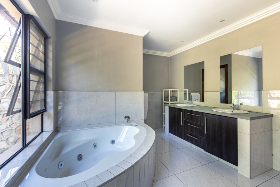4 Bedroom Property for Sale in Chartwell Gauteng
