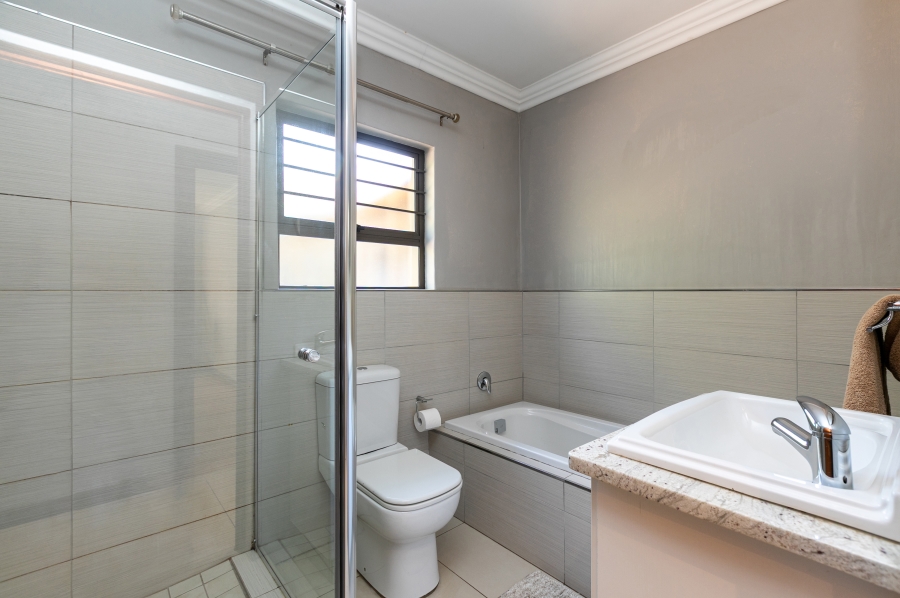 4 Bedroom Property for Sale in Chartwell Gauteng