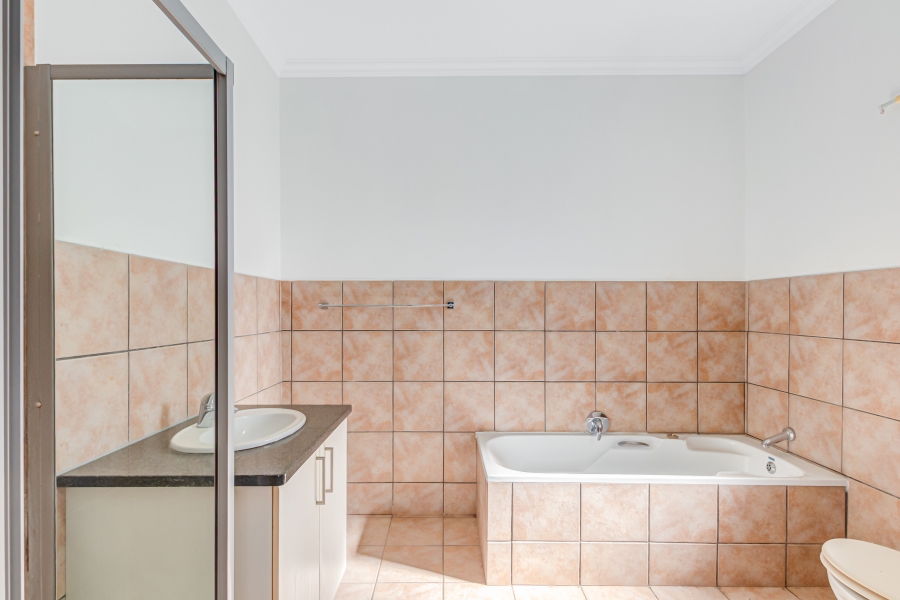 1 Bedroom Property for Sale in Carlswald North Estate Gauteng