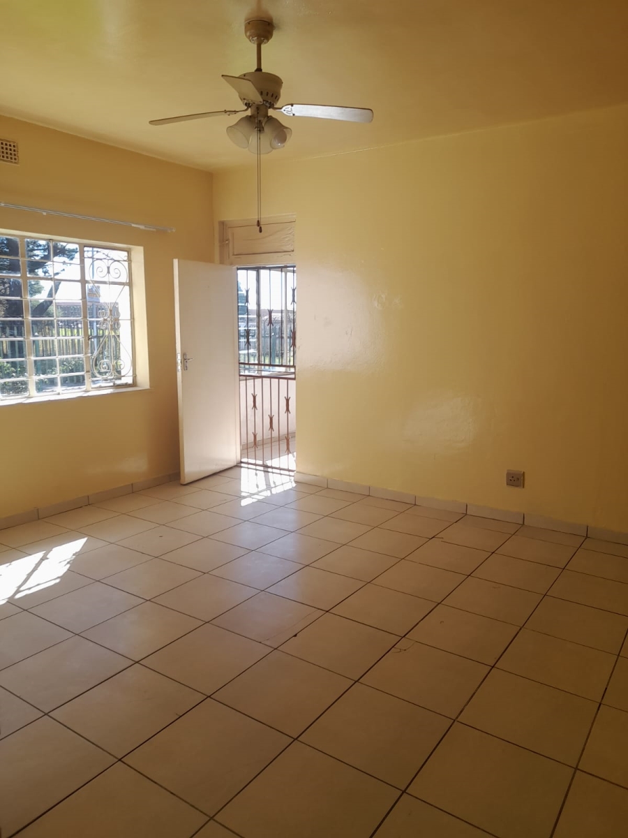 2 Bedroom Property for Sale in Towerby Gauteng