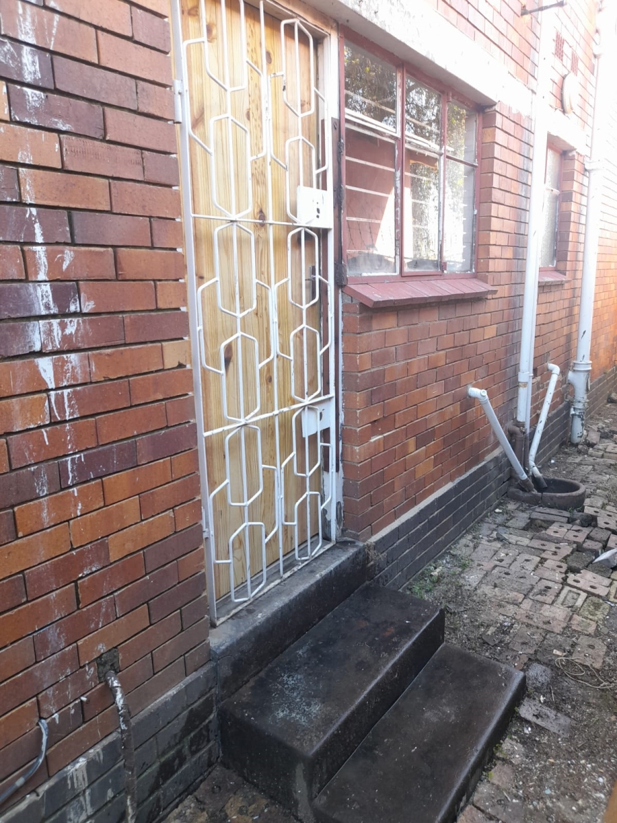 2 Bedroom Property for Sale in Towerby Gauteng
