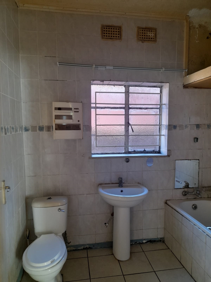 2 Bedroom Property for Sale in Towerby Gauteng