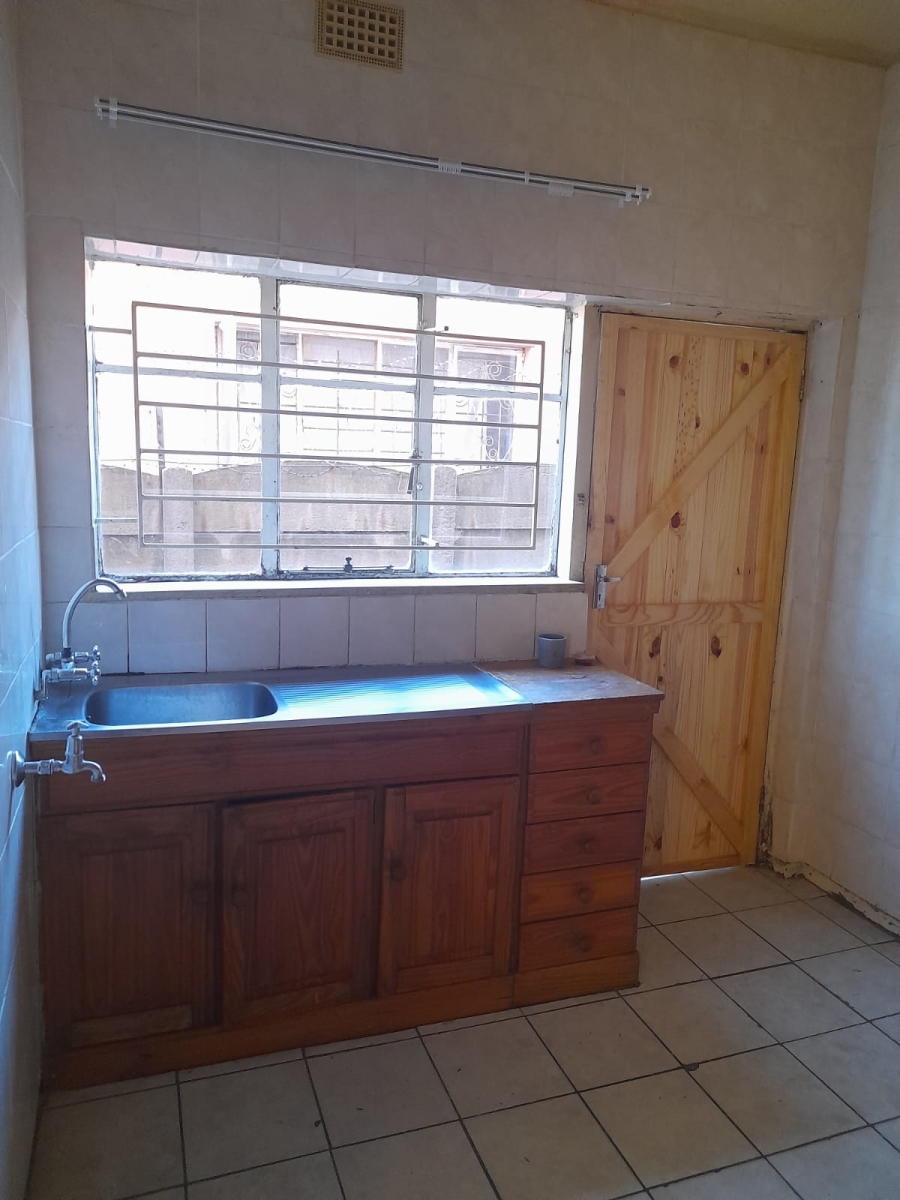 2 Bedroom Property for Sale in Towerby Gauteng