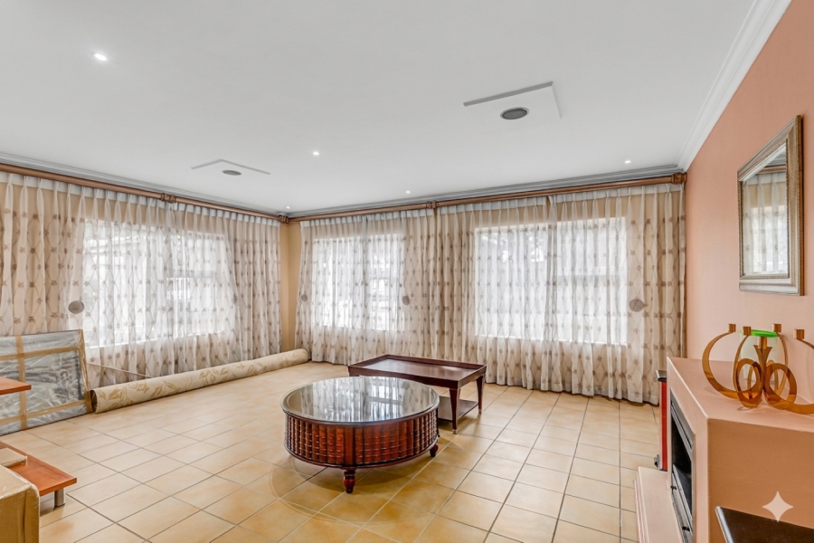 5 Bedroom Property for Sale in Sunninghill Gauteng
