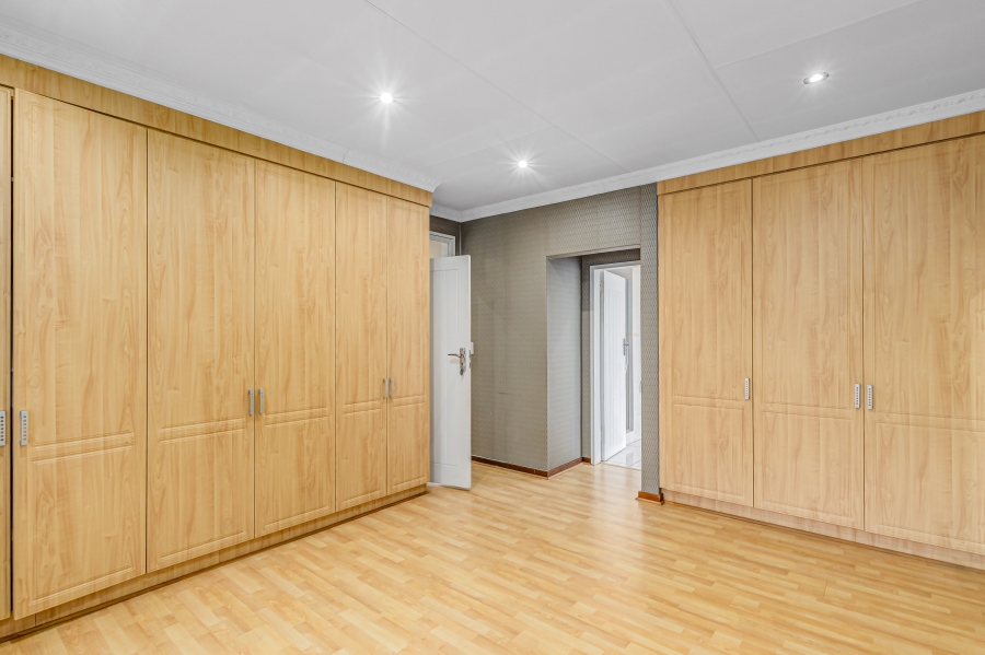 5 Bedroom Property for Sale in Sunninghill Gauteng