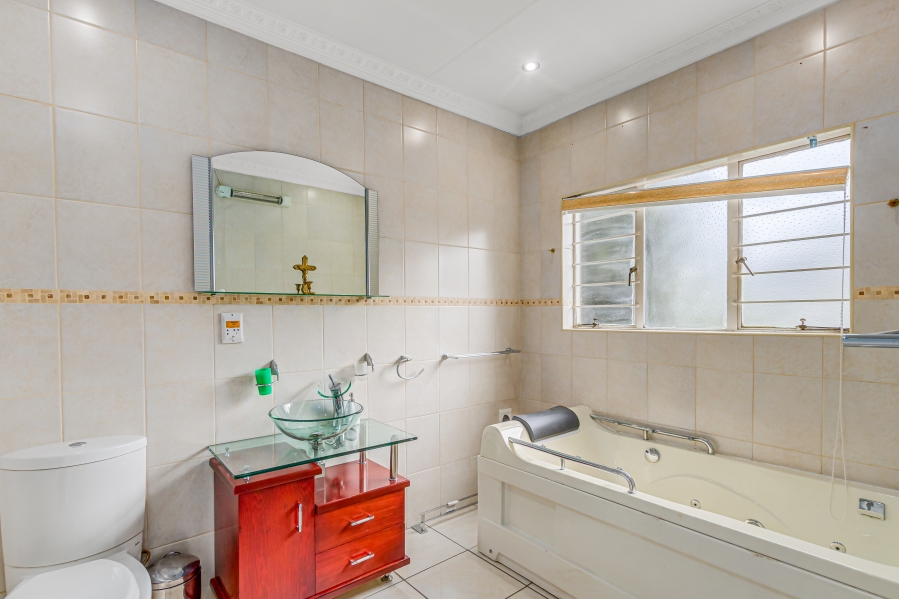 5 Bedroom Property for Sale in Sunninghill Gauteng