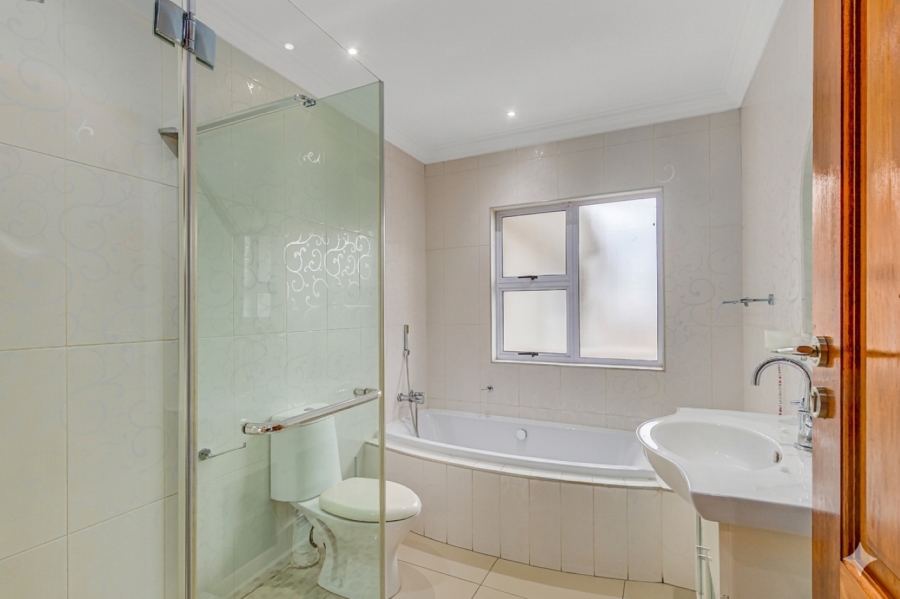 5 Bedroom Property for Sale in Sunninghill Gauteng