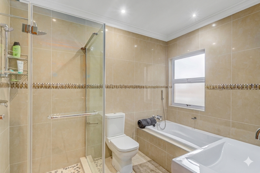 5 Bedroom Property for Sale in Sunninghill Gauteng