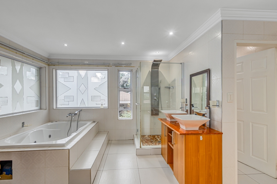 5 Bedroom Property for Sale in Sunninghill Gauteng