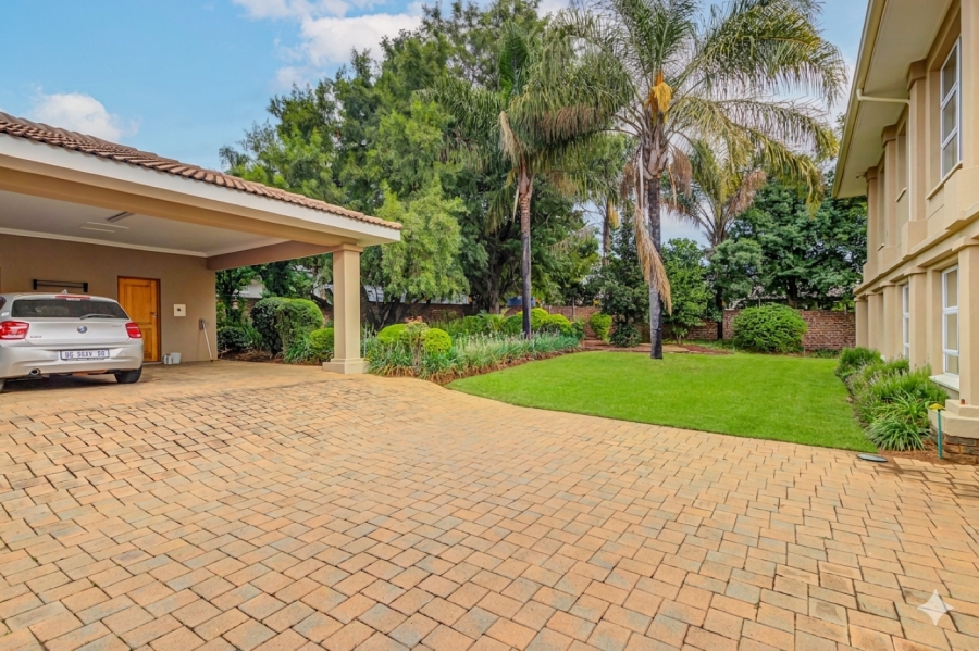 5 Bedroom Property for Sale in Sunninghill Gauteng